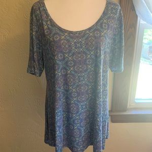 EUC LulaRoe T-shirt. Shirt is perfect with jeans or leggings.